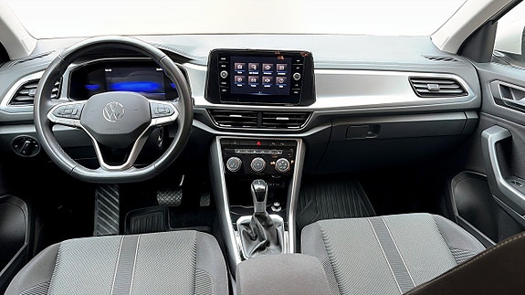 Volkswagen T-Roc 10 of 13