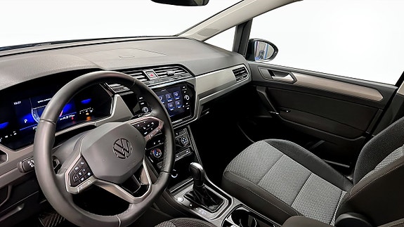 Volkswagen Touran 7 of 22