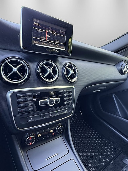 Mercedes-Benz A180 14 of 22