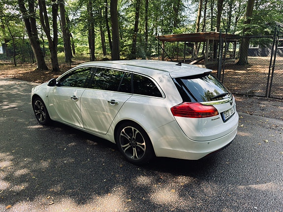 Opel Insignia 2 of 4