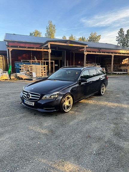 Mercedes-Benz E220 7 of 7
