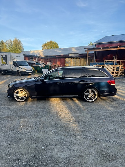 Mercedes-Benz E220 6 of 7