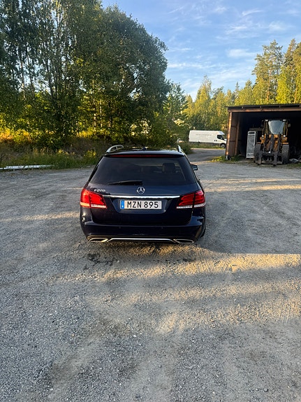 Mercedes-Benz E220 4 of 7