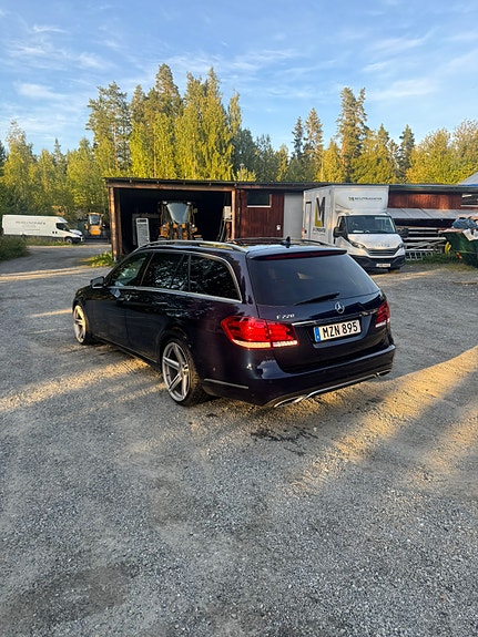 Mercedes-Benz E220 5 of 7