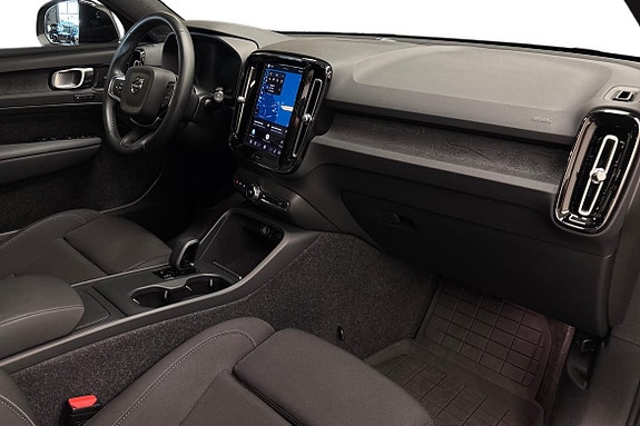 Volvo EX40 10 of 22