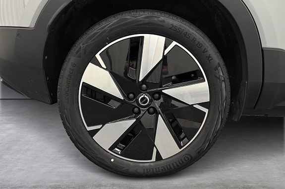 Volvo EX40 14 of 22