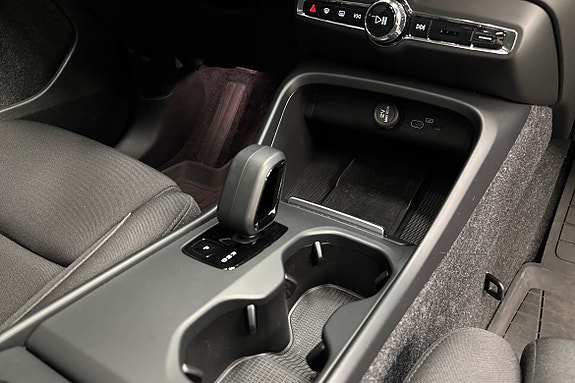 Volvo EX40 16 of 22