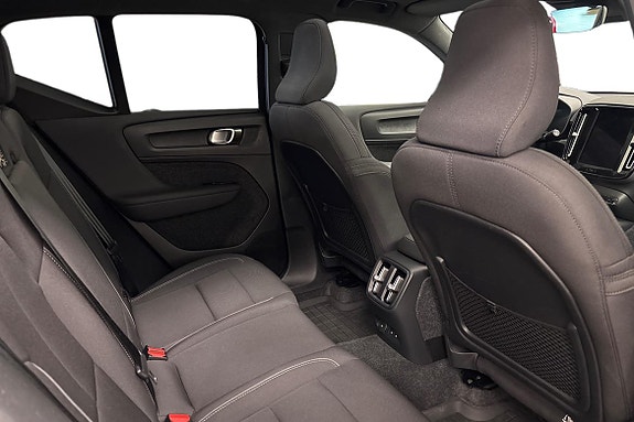 Volvo EX40 11 of 22