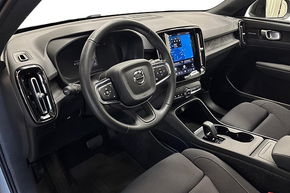 Volvo EX40 8 of 22