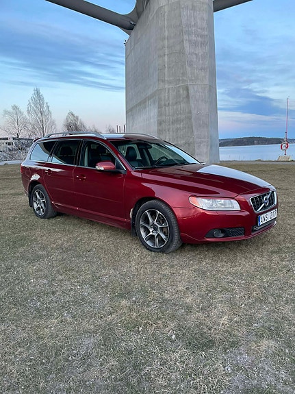 Volvo V70 4 of 6