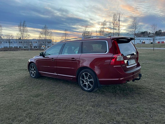 Volvo V70 2 of 6