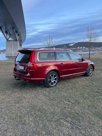 Volvo V70 3 of 6