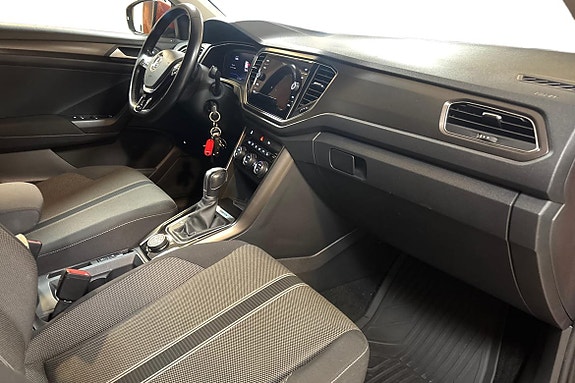 Volkswagen T-Roc 10 of 14