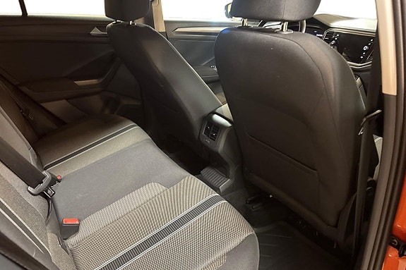 Volkswagen T-Roc 11 of 14