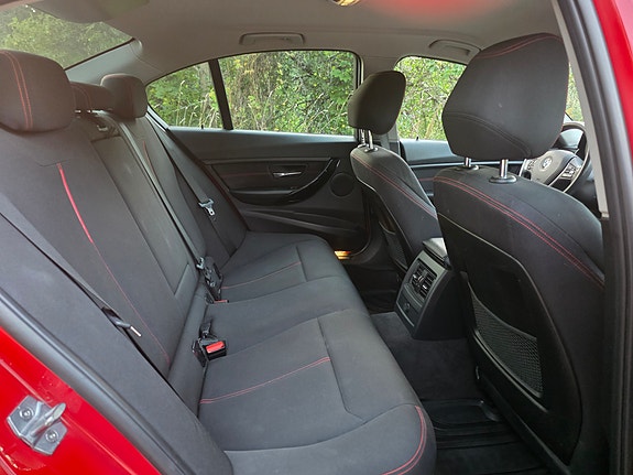 BMW 320d 9 of 11