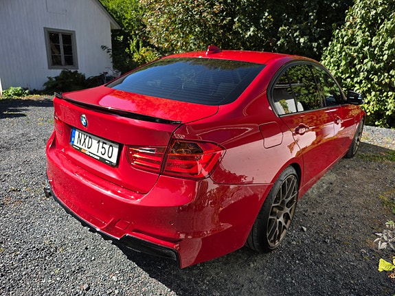 BMW 320d 3 of 11