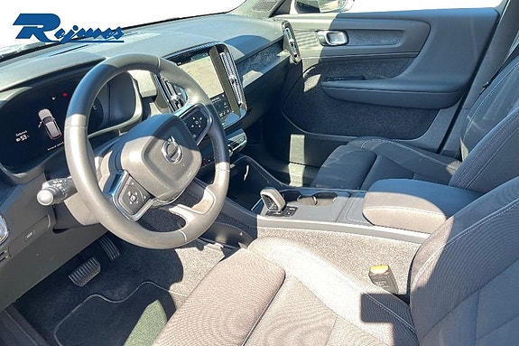 Volvo EX40 6 of 24