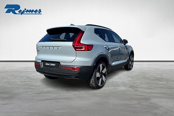 Volvo EX40 23 of 24