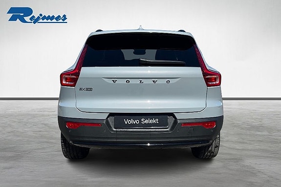 Volvo EX40 4 of 24