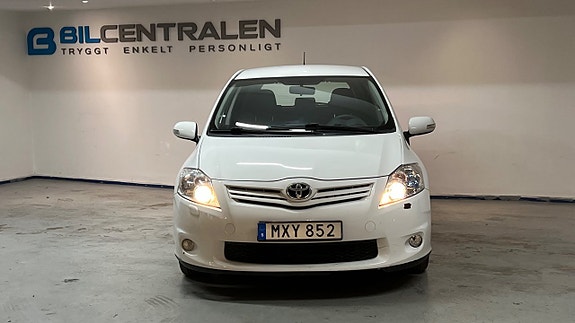Toyota Auris 2 of 16