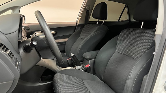 Toyota Auris 15 of 16