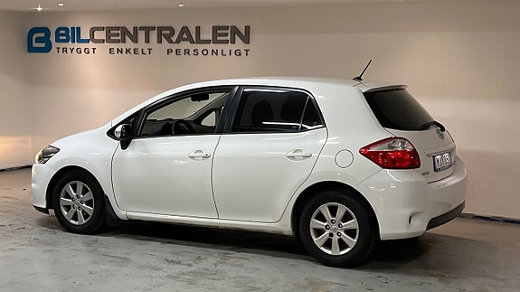 Toyota Auris 5 of 16