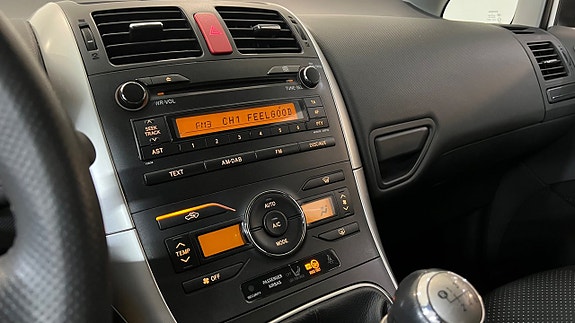 Toyota Auris 11 of 16