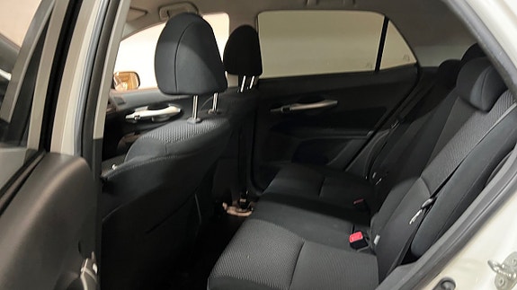 Toyota Auris 14 of 16