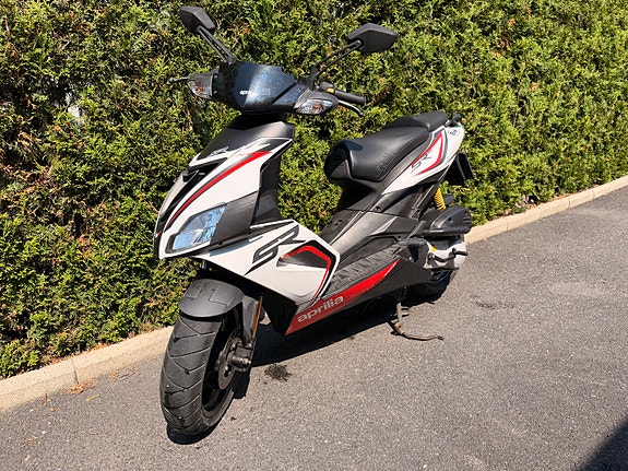 Aprilia SR 50 R 4 of 6