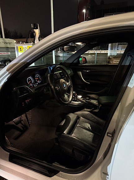 BMW 120i 2 of 6