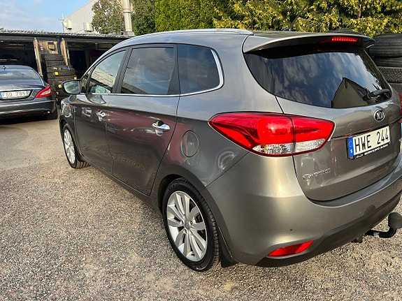 Kia Carens 6 of 9