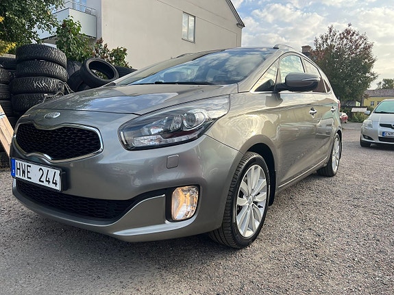 Kia Carens 4 of 9