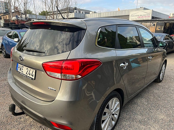 Kia Carens 5 of 9