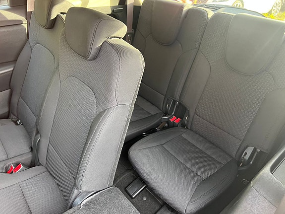 Kia Carens 8 of 9