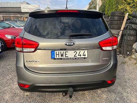 Kia Carens 3 of 9