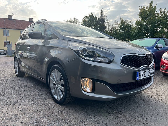 Kia Carens 2 of 9