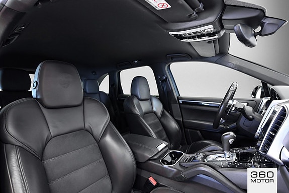 Porsche Cayenne 12 of 13