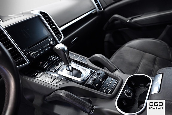 Porsche Cayenne 11 of 13
