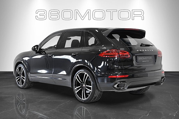 Porsche Cayenne 4 of 13