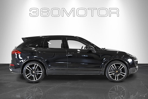 Porsche Cayenne 3 of 13