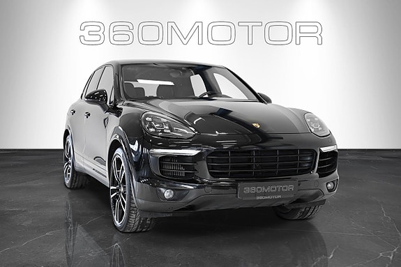 Porsche Cayenne 2 of 13