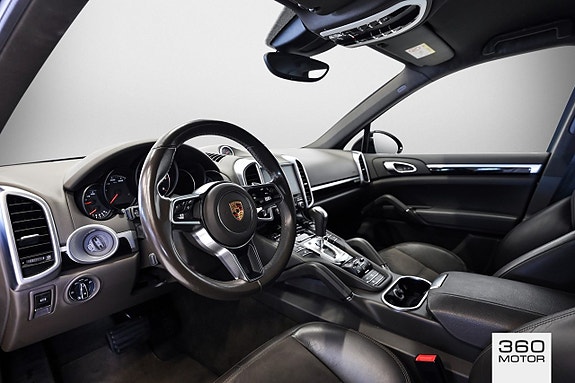 Porsche Cayenne 8 of 13
