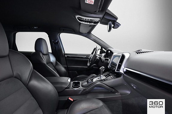 Porsche Cayenne 10 of 13