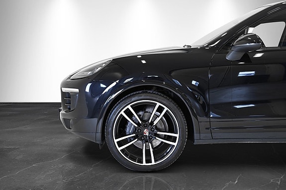 Porsche Cayenne 6 of 13