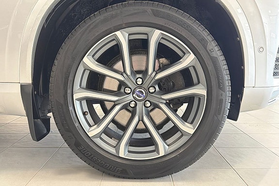 Volvo XC90 17 of 26