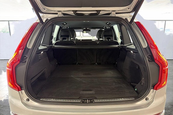 Volvo XC90 12 of 26