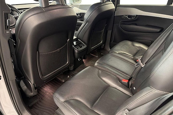 Volvo XC90 13 of 26