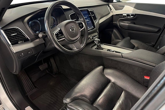Volvo XC90 14 of 26