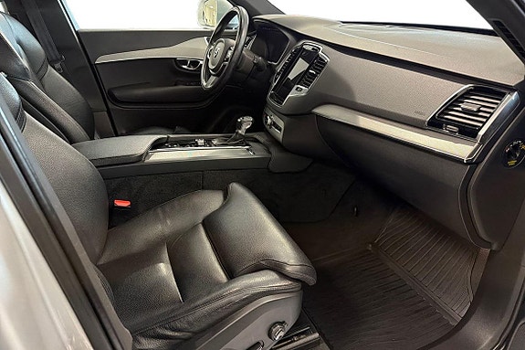 Volvo XC90 7 of 26