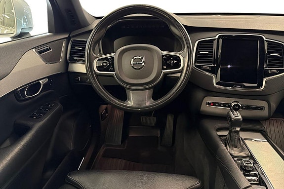 Volvo XC90 11 of 26